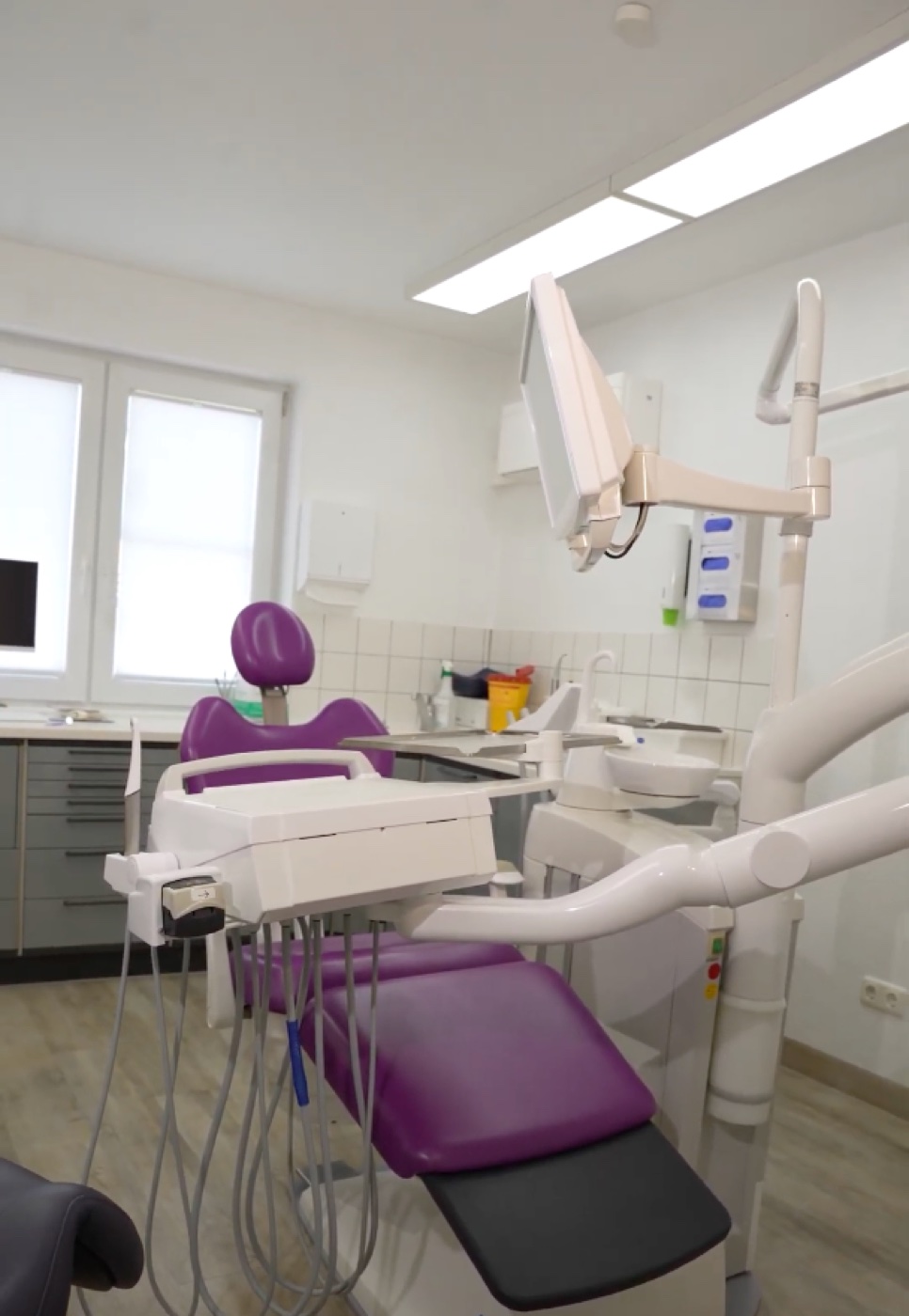 Moderner Praxisraum in der Zahngesundheit Fuldatal
